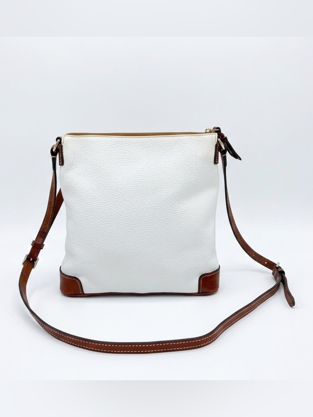 💐 Dooney & Bourke Pebble Grain Leather Zip Crossbody Bag – White & Tan J13913205 - Picture 2 of 16